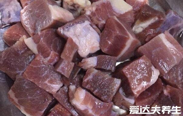 牛肉怎么燉好吃又爛，浸泡焯水用冷水/燉煮牛肉用熱水