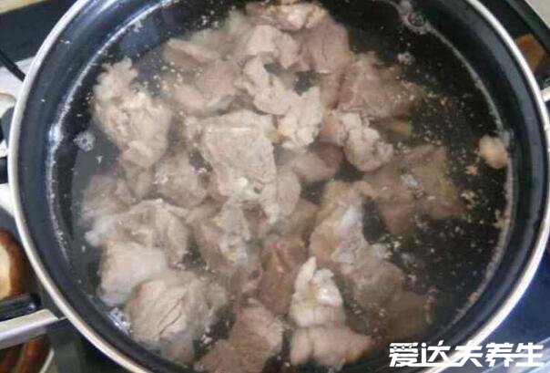 牛肉怎么燉好吃又爛，浸泡焯水用冷水/燉煮牛肉用熱水