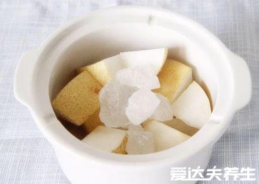 止咳冰糖雪梨水的做法，梨子切塊放電飯煲燉十分簡單(新手也可做)