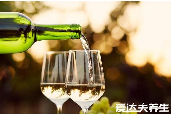 白葡萄酒怎么喝方法才正確，第二步才是醒酒千萬別弄錯