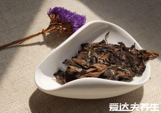 紅茶和綠茶的區(qū)別，無(wú)論是顏色還是制作工藝皆不相同