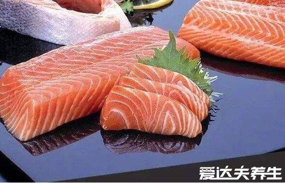 虹鱒魚(yú)和三文魚(yú)的區(qū)別，虹鱒魚(yú)有明顯彩色肉質(zhì)偏紅且松散(圖片)