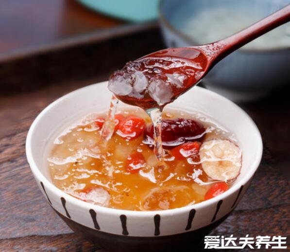 桃膠雪燕皂角米的功效與作用禁忌，適合產(chǎn)婦滋補(bǔ)但孕婦不能吃