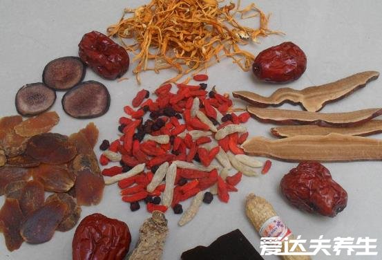 甲魚湯怎么燉補(bǔ)腎效果好，加上鹿茸阿膠一起燉補(bǔ)腎壯陽