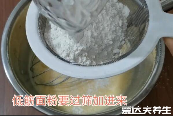 戚風(fēng)蛋糕的制作方法和步驟，10個(gè)步驟用材手法都很簡單