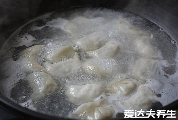 煮餃子用冷水還是熱水，新鮮餃子熱水煮/速凍餃子冷水煮