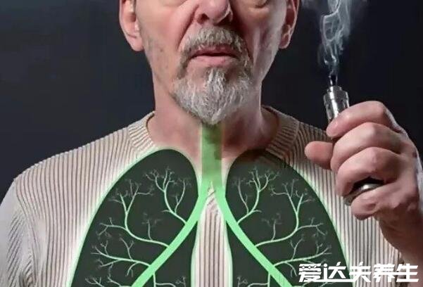 抽了一年電子煙的肺部像70歲老人，充滿煙油導致無法呼吸(真實病例)