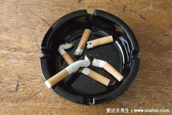 為什么煙灰缸里不能倒水，煙灰缸里的煙可以繼續(xù)抽(倒水會臭)