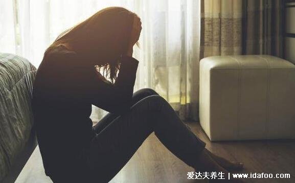 女人艾滋病的三大癥狀圖片，對比艾滋病初期小紅點(diǎn)照片自查