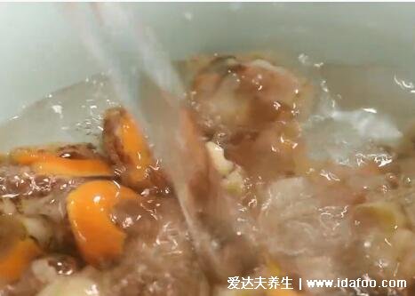 扇貝肉怎么做好吃，試試韭菜炒扇貝肉有視頻(附扇貝清洗方法)