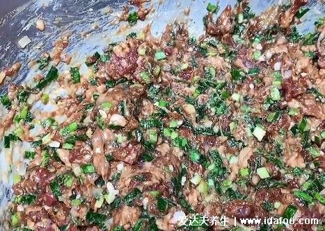 羊肉餡餃子配什么菜好，年夜飯?jiān)囋嚲虏损W附視頻(韭菜補(bǔ)腎溫陽(yáng))