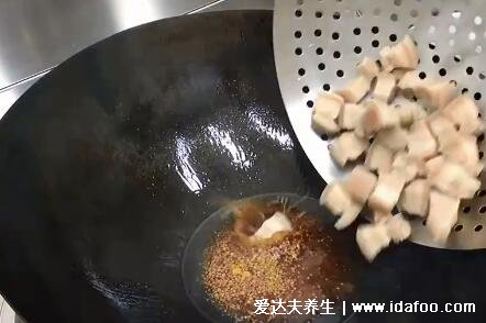 土豆紅燒肉的做法，30分鐘即可出鍋的簡單做法(懶人速看有視頻) 