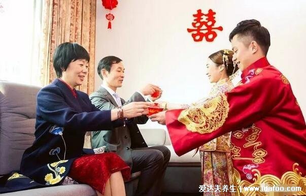 結(jié)婚鋪床四言八句順口溜，簡(jiǎn)單大氣的吉祥話討個(gè)好彩頭