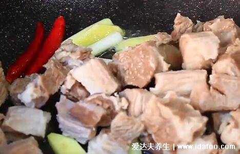 驢肉怎么燉好吃又爛，土豆紅燒驢肉好吃沒有腥味(附視頻做法)