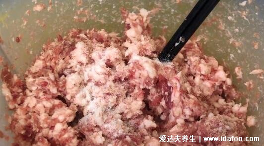 豬肉大蔥餃子餡怎么調(diào)好吃，在家直接調(diào)不用放料酒(附視頻做法) 