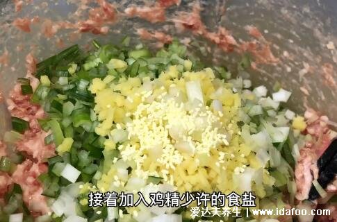 豬肉大蔥餃子餡怎么調(diào)好吃，在家直接調(diào)不用放料酒(附視頻做法) 