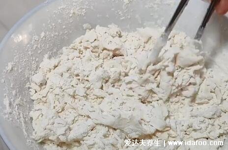 餃子皮怎么做才能又軟又筋道，面粉加鹽6個(gè)小技巧(新手也可以)  