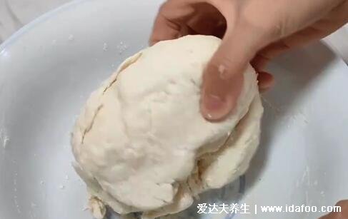 餃子皮怎么做才能又軟又筋道，面粉加鹽6個(gè)小技巧(新手也可以)  