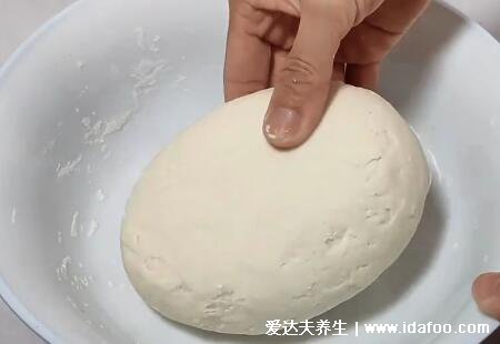 餃子皮怎么做才能又軟又筋道，面粉加鹽6個(gè)小技巧(新手也可以)  