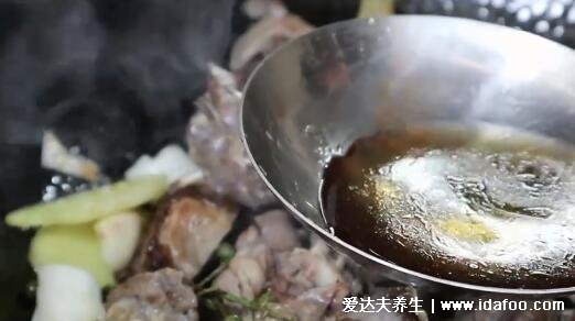 鵝肉怎么樣做比較好吃，全程小火煮紅燒鵝肉(6個步驟附視頻)