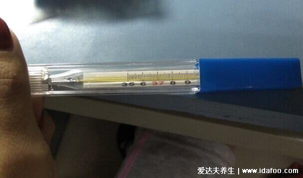 水銀體溫計打碎了怎么處理，首先開窗通風用硬紙板放容器中