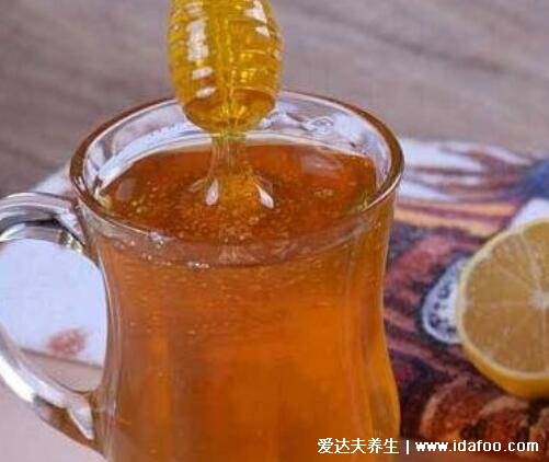 喝蜂蜜水的4大禁忌，蜂蜜不能和什么同食（和韭菜會(huì)腹瀉）