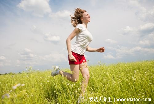  女人到底多少歲算進(jìn)入更年期呢？做好2點(diǎn)，利于平穩(wěn)度過